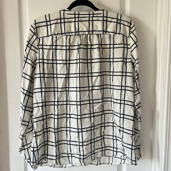 LL Bean Signature Collarless Lighweight Button Down - Picture 7 of 9